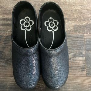 Sanita clogs